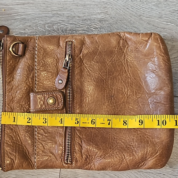 Roots Canada Tribe Leather Venetian Village Crossbody Bag - Picture 13 of 14